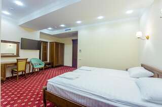 Отель Ambassador Hotel Кишинёв Большой двухместный номер с 1 кроватью-7